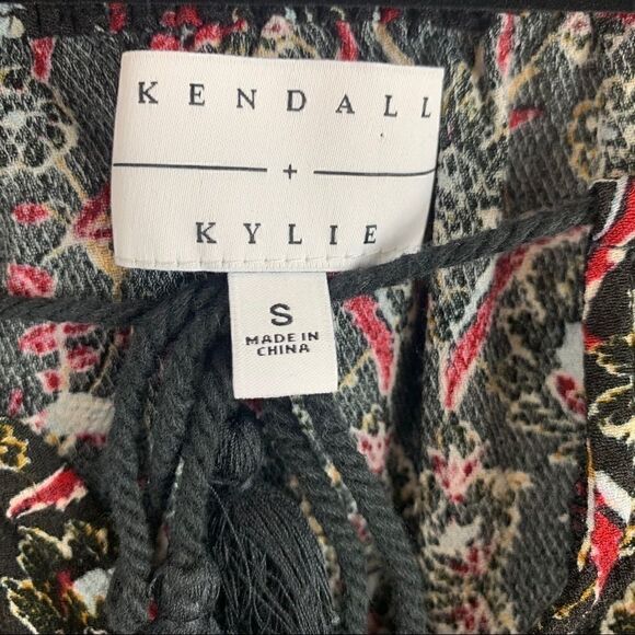 Kendall & Kylie Off Shoulder Black Floral Crop S (G1) - Picture 5 of 13